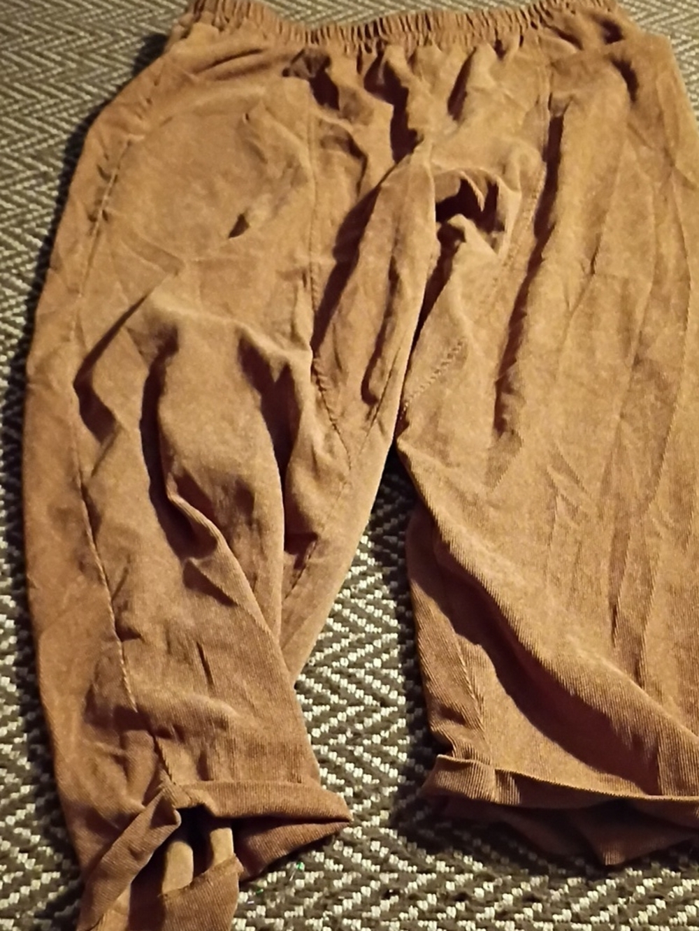 Women's Relaxed Corduroy Trousers in Tan